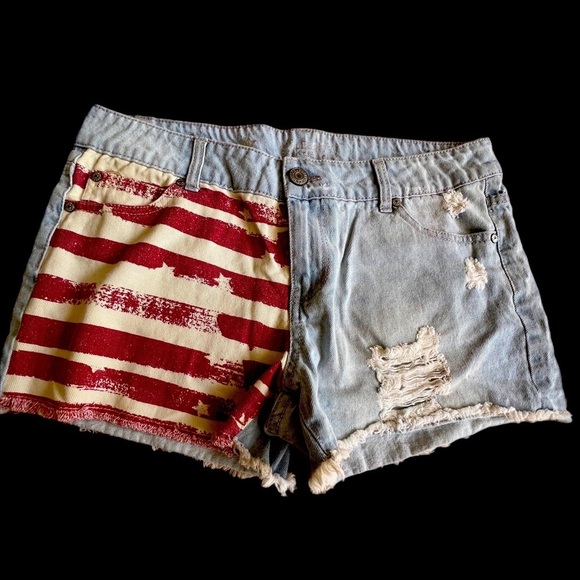 CELEBRITY Pink Short Jeans Cut Offs Distressed Star Print 5 American flag size 9 - Picture 1 of 7